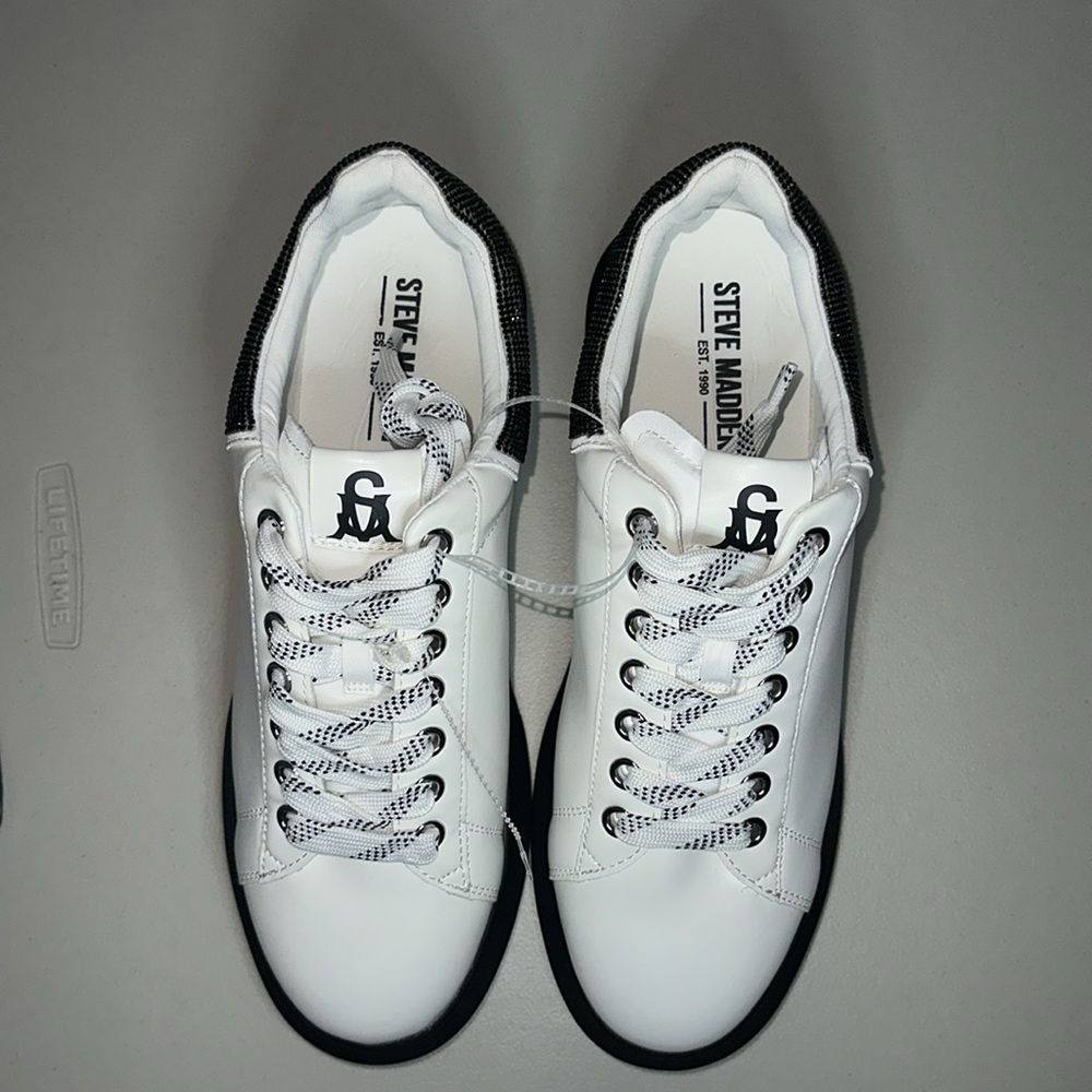 STEVE MADDEN NEW, size 12, very comfy, last one!